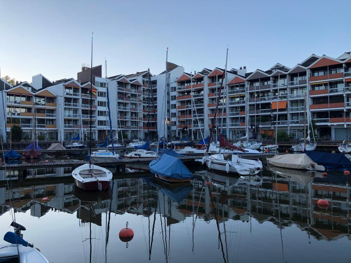 Moderne / City- U. Wasserlage Am Yachthafen